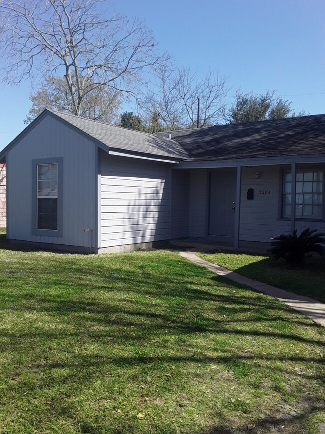 7404 Stanwick Dr, Houston, TX 77087 - photo 4