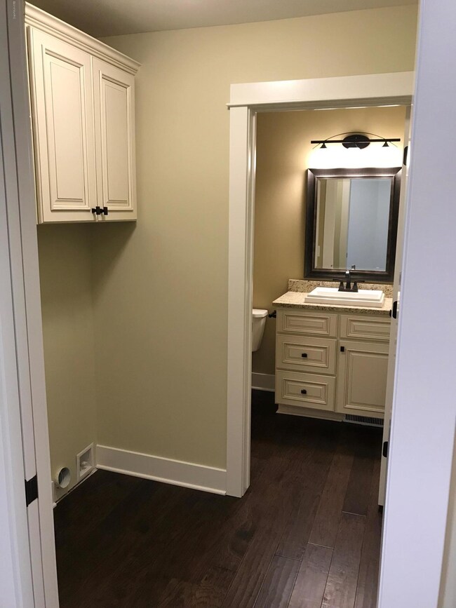 10179 Half bath