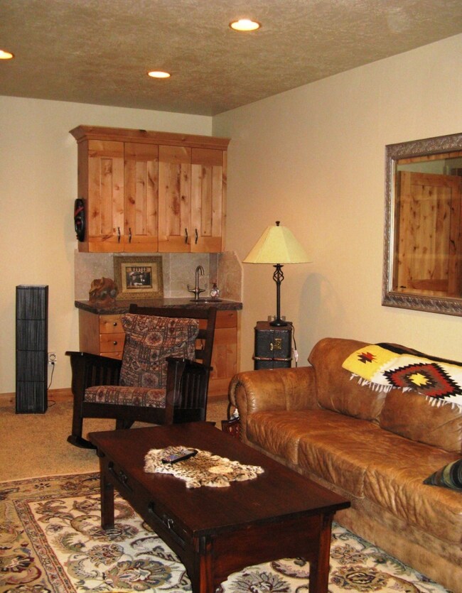 Den/Office/Game Room w/ WetBar