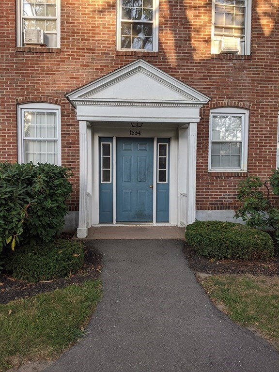 1554 Memorial Ave unit 2, West Springfield, MA 01089 - photo 2