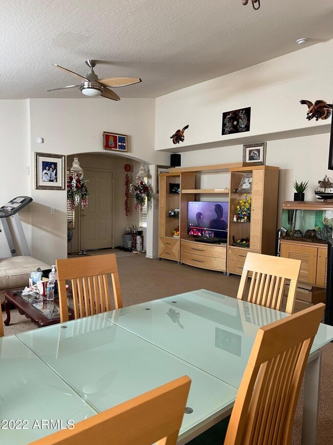 LIVING ROOM /DINING ROOM