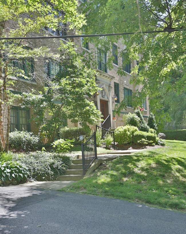 1360 Eastern Pkwy unit 14, Louisville, KY 40204 - photo 6