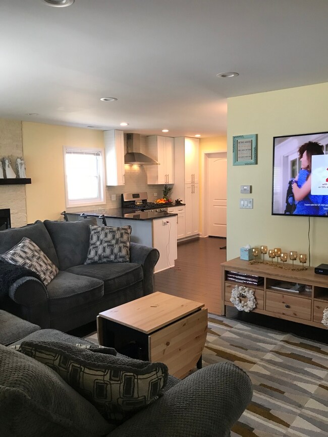 2102 Wren Ln, Rolling Meadows, IL 60008 - photo 4