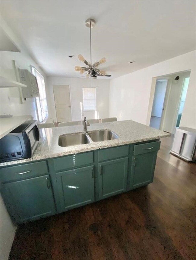 5618 E Crosstimbers St, Houston, TX 77028 - photo 4