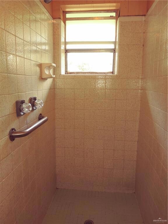 318 S 24th St, Donna, TX 78537 - photo 7