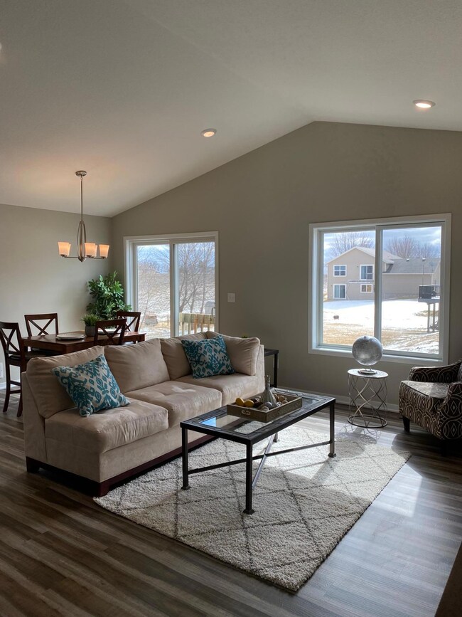 245 8th St NE, Plainview, MN 55964 - photo 7