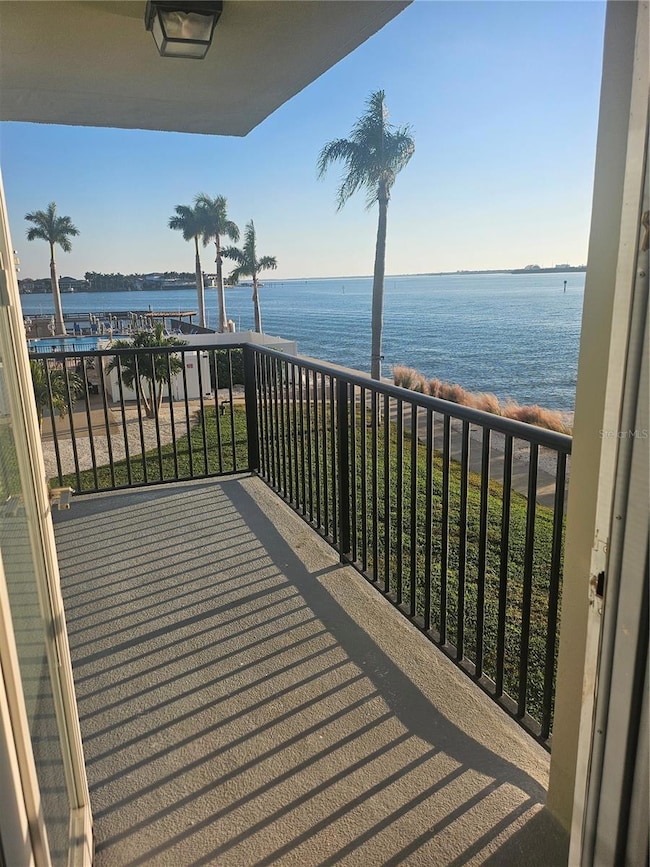 Hampshire House unit 202, Saint Petersburg, FL 33715 - photo 2