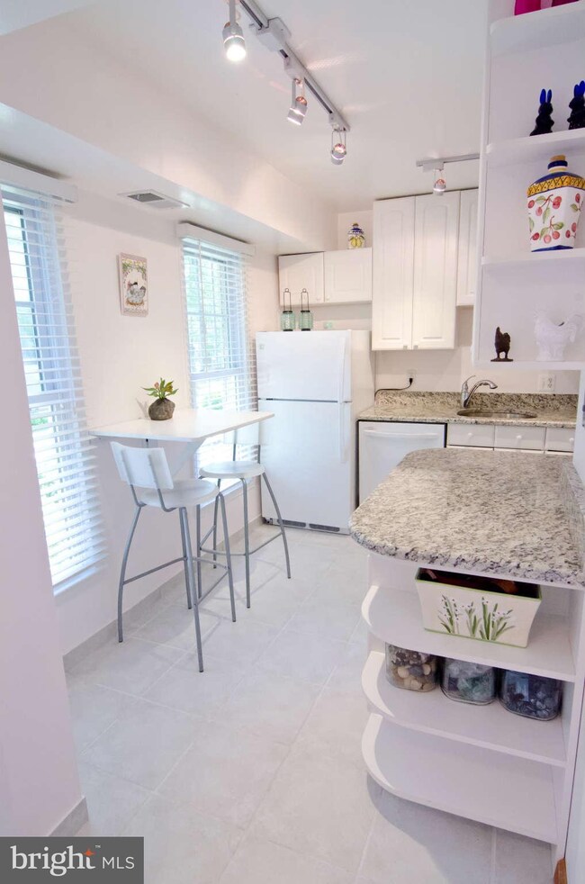 6364 Birch Leaf Ct unit 2B, Burke, VA 22015 - photo 4