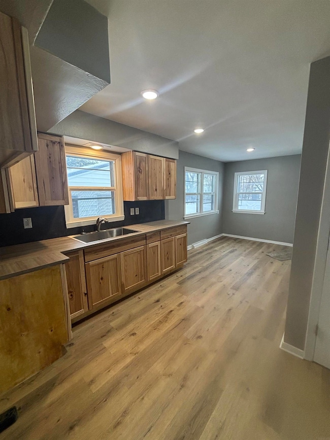 4027 Niles St, Waterloo, IA 50703 - photo 3