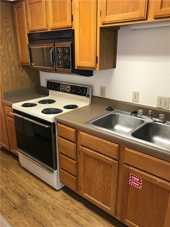 Sunchase unit 218, Austin, TX 78705 - photo 3