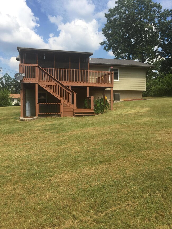7008 Windcrest Back 2