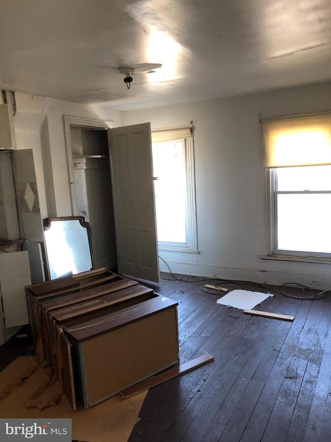 6124 Larchwood Ave, Philadelphia, PA 19143 - photo 5