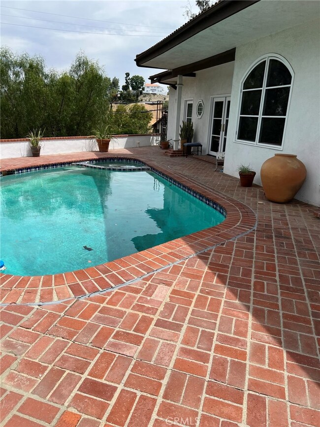 5181 Calatrana Dr, Woodland Hills, CA 91364 - photo 5