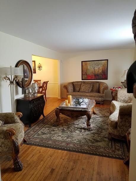 5221 Honeytree Loop living room