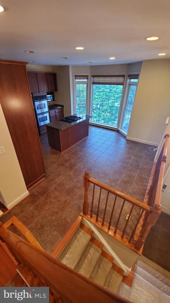 25828 Commons Square, Chantilly, VA 20152 - photo 4