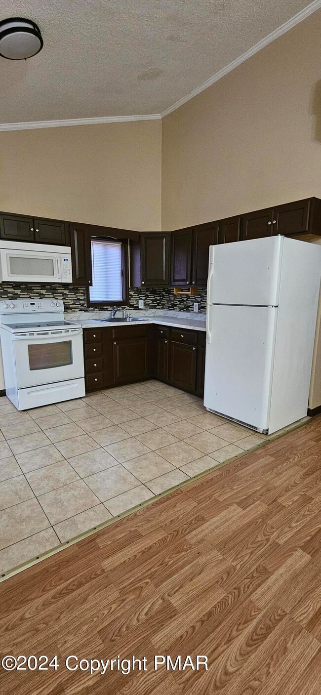 1135 Country Place Dr, Tobyhanna, PA 18466 - photo 7