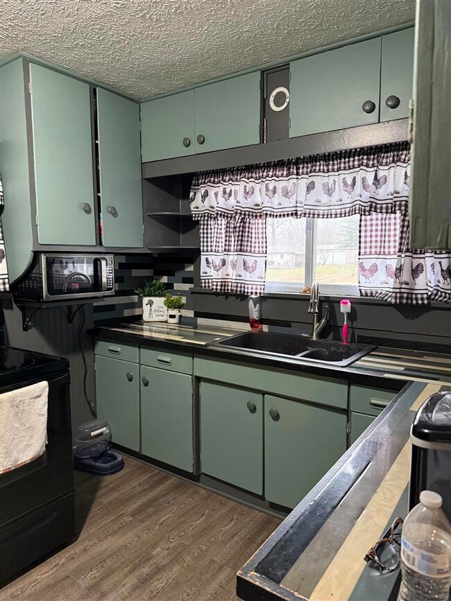 409 S 3rd St, Farmersburg, IN 47850 - photo 6