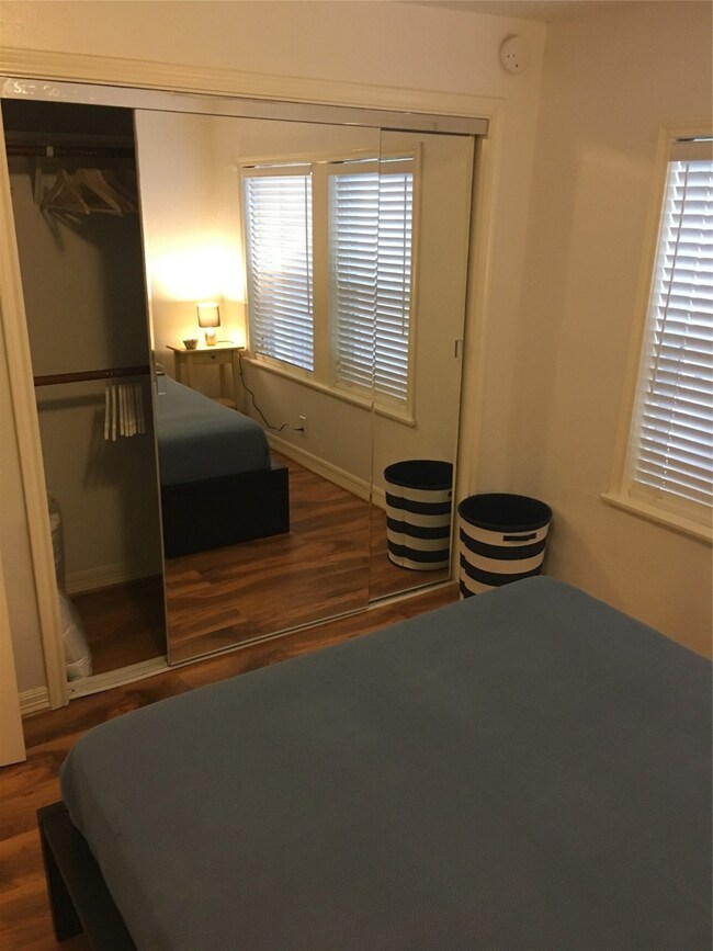 1761 Michigan St unit 2, Houston, TX 77006 - photo 3