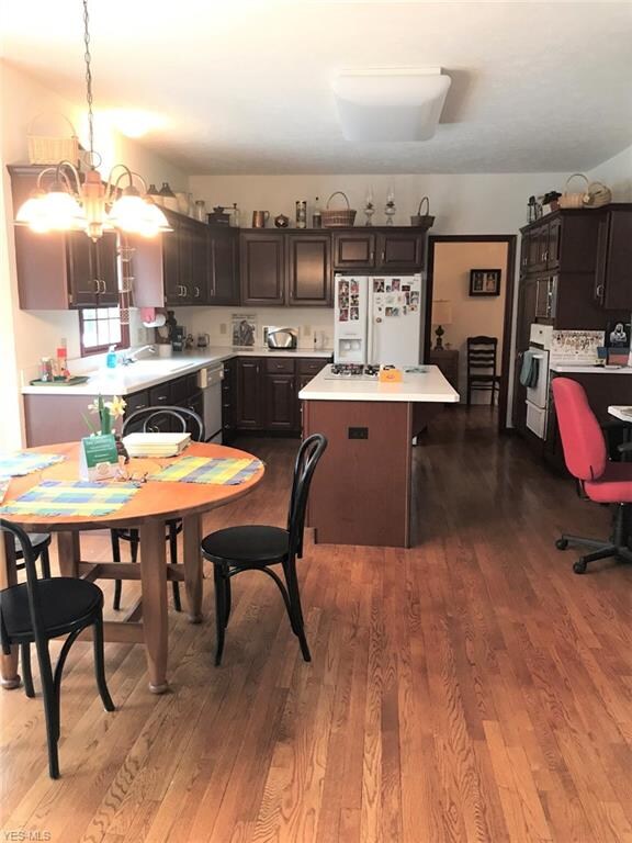 375 Eldridge Rd, Aurora, OH 44202 - photo 2