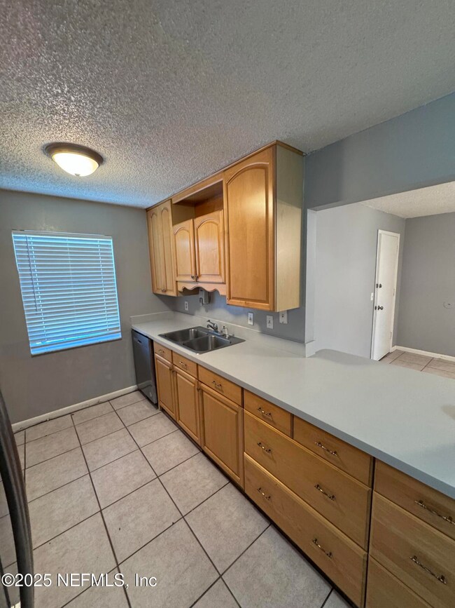 2526 Bremen Ct, Jacksonville, FL 32216 - photo 5