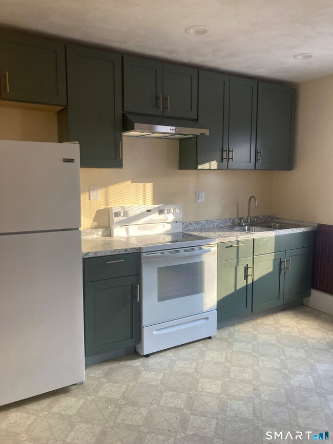 61 Main St unit B, Thompson, CT 06255 - photo 6