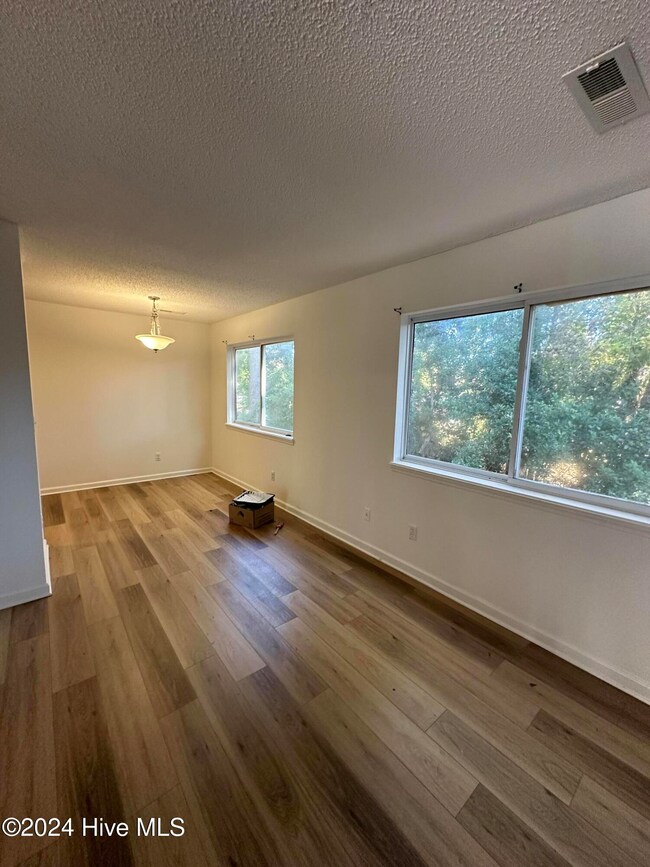 700 S Walker St unit 6, Burgaw, NC 28425 - photo 2