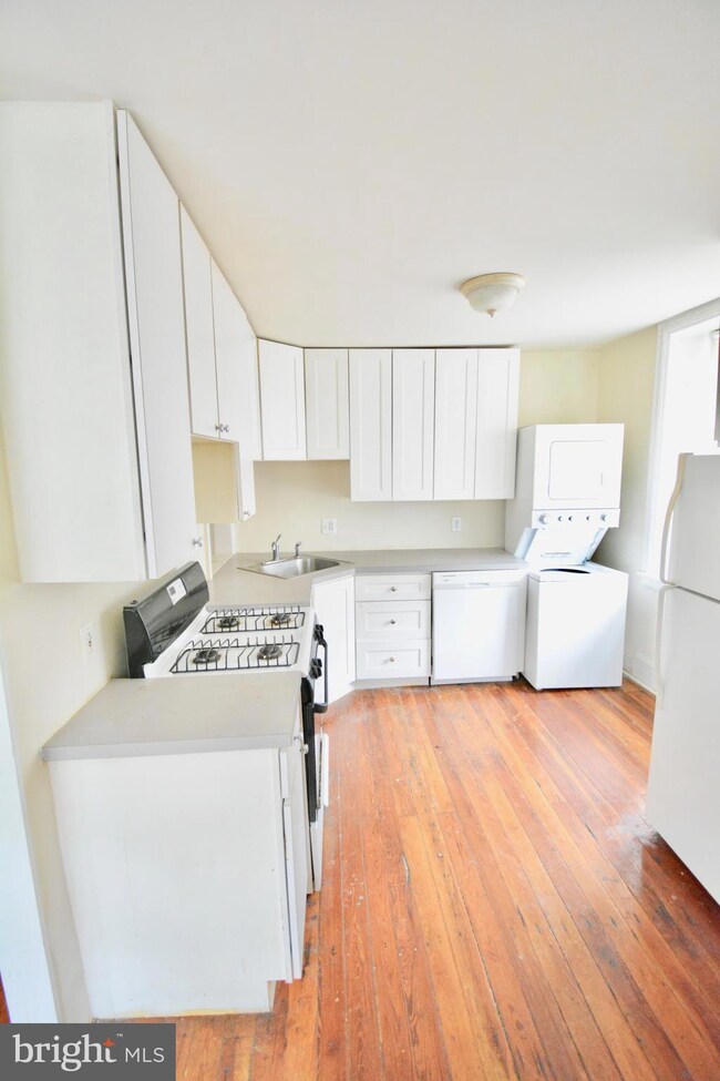 521 W Hansberry St unit 3, Philadelphia, PA 19144 - photo 6