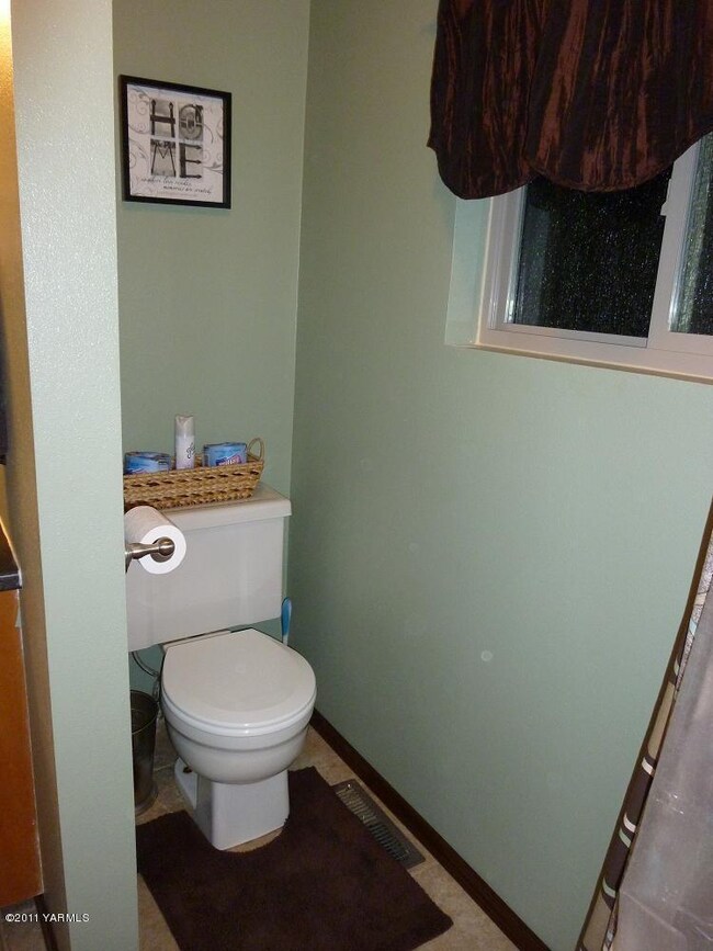 2073 Selah Loop Rd, Selah, WA 98942 - photo 7