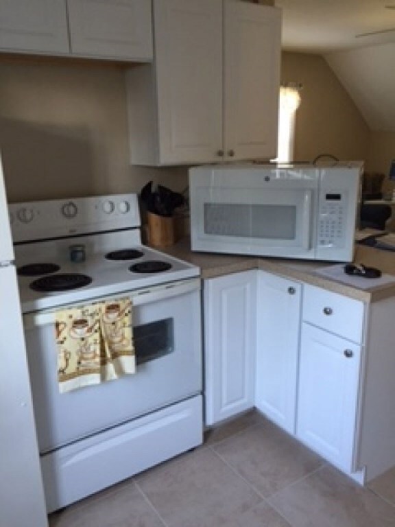 85 Maple Ave unit 2, Middletown, RI 02842 - photo 4