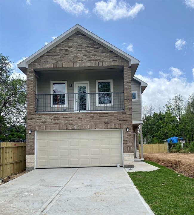 1911 Hampton St, Houston, TX 77088 - photo 2