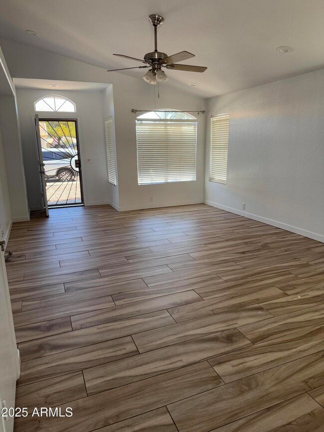 580 N Danyell Ct, Chandler, AZ 85225 - photo 2