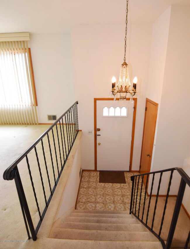 (5) Entry Foyer and Coat Closet