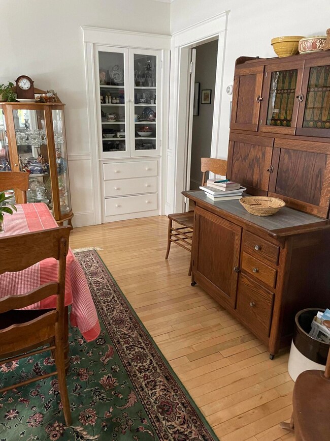 1sr floor dining room
