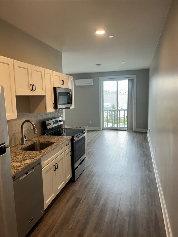 128 Dean St unit 302, Providence, RI 02903 - photo 2