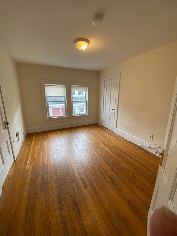 8 Roberts St unit 3R, Brookline, MA 02445 - photo 6