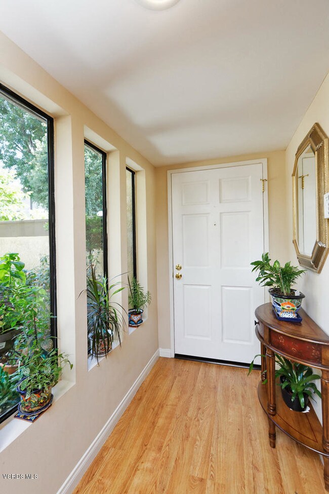 8225 Mason Ave D Winnetka CA-large-009-0