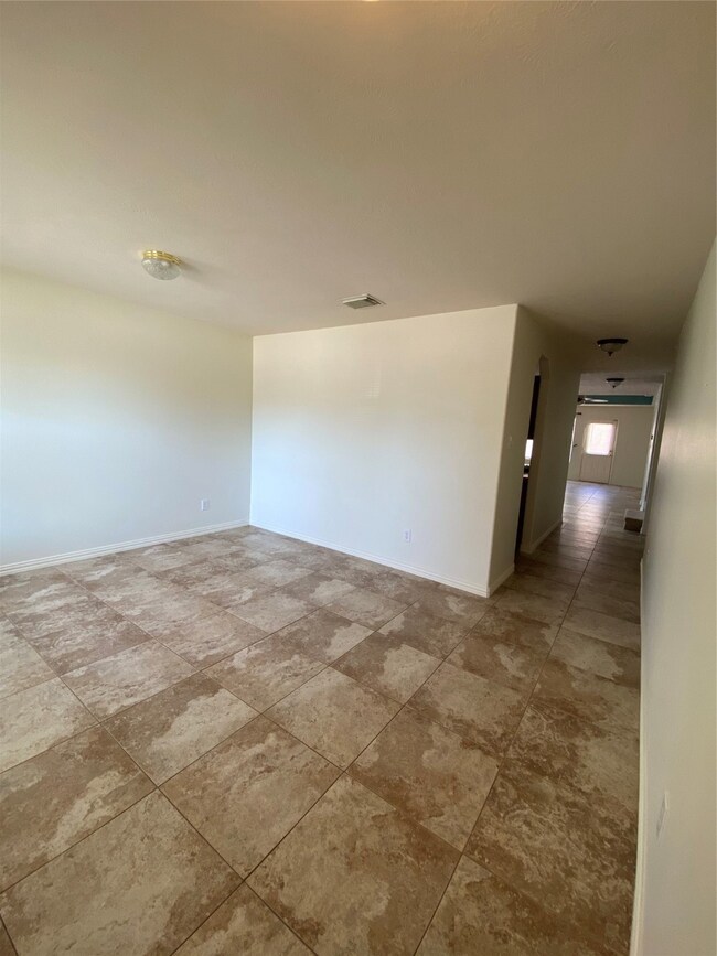 10206 Chickfield Ct, Houston, TX 77075 - photo 4