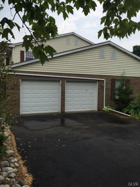 4658 Shuler St, Allentown, PA 18103 - photo 2