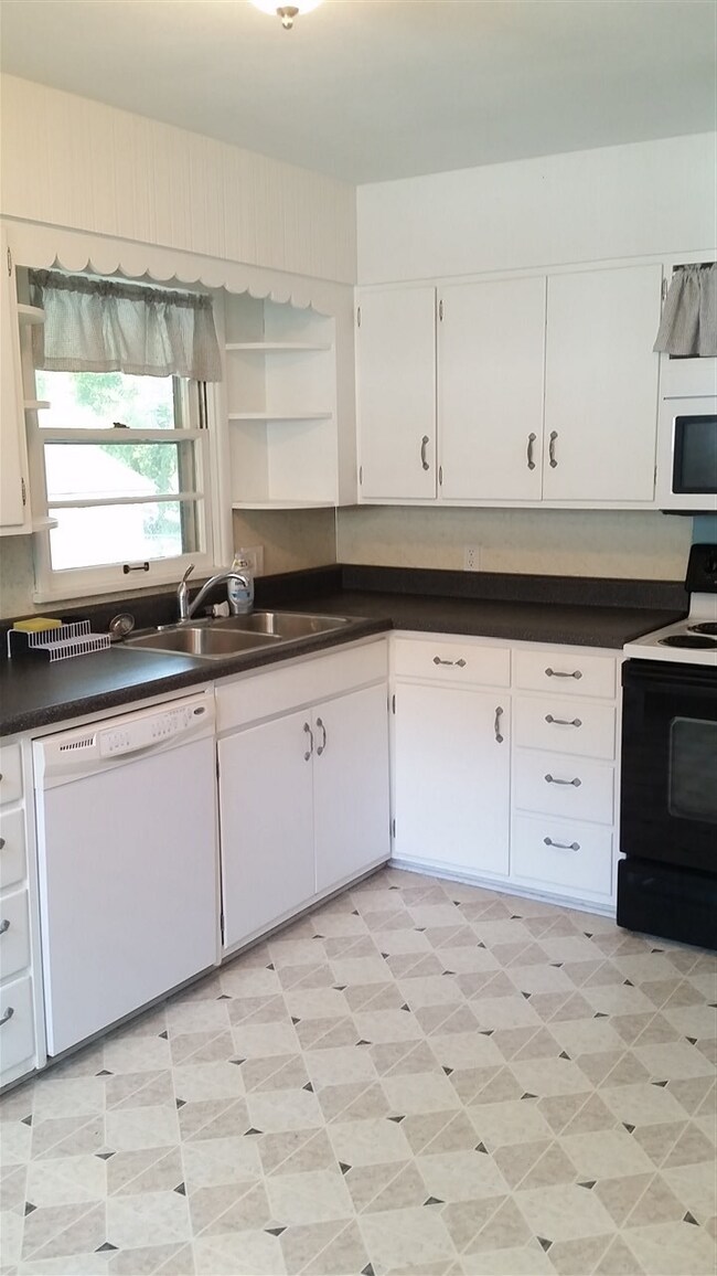 1521 Houston St, Manhattan, KS 66502 - photo 7