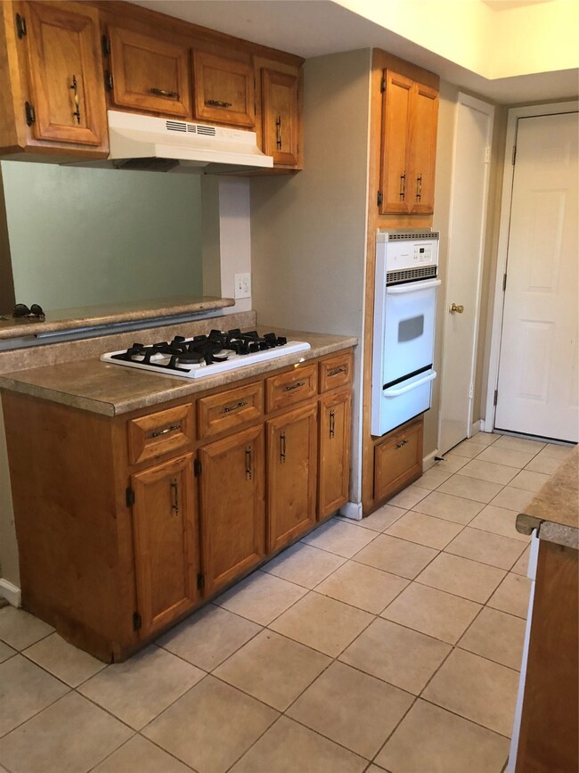 7705 Sterlingshire St, Houston, TX 77016 - photo 7