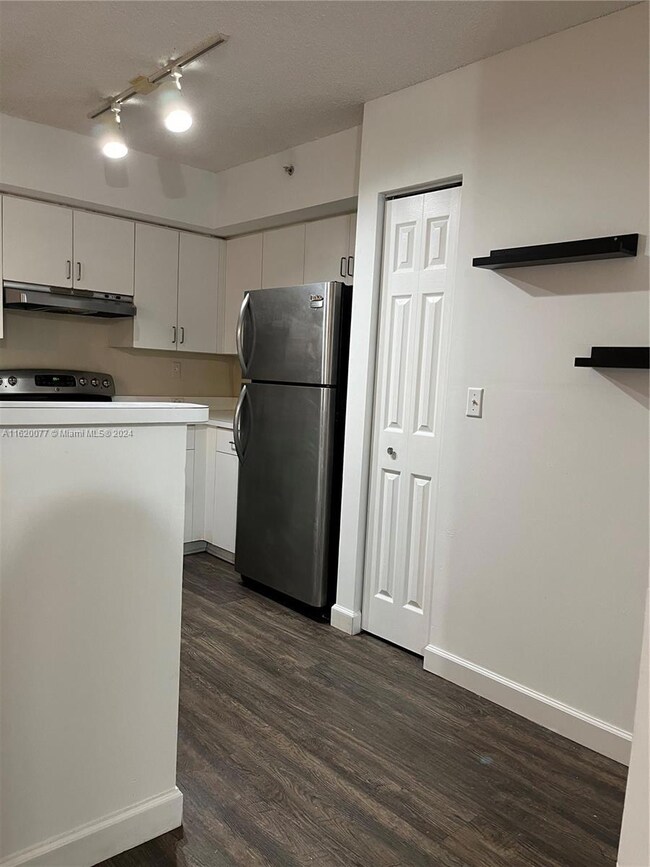 2011 Renaissance Blvd unit 105, Miramar, FL 33025 - photo 3