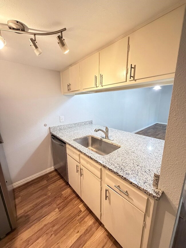 3121 Park Ln unit 1095, Dallas, TX 75220 - photo 4