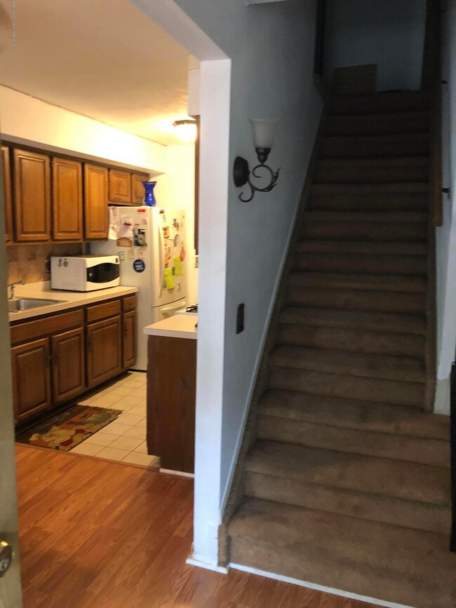 157 Arthur Kill Rd unit C, Staten Island, NY 10306 - photo 2