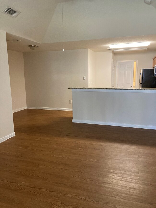 1319 Betsy Ross St, Alvin, TX 77511 - photo 3