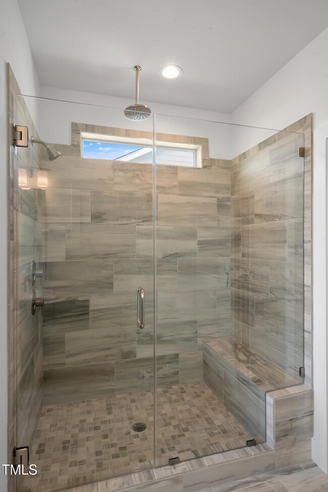 Shower w seat