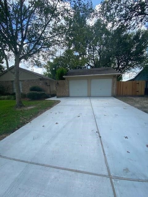 510 Point Clear Dr, Friendswood, TX 77546 - photo 2