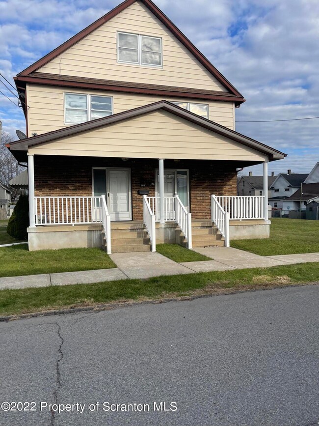 415 Bates St, Scranton, PA 18509 - photo 2
