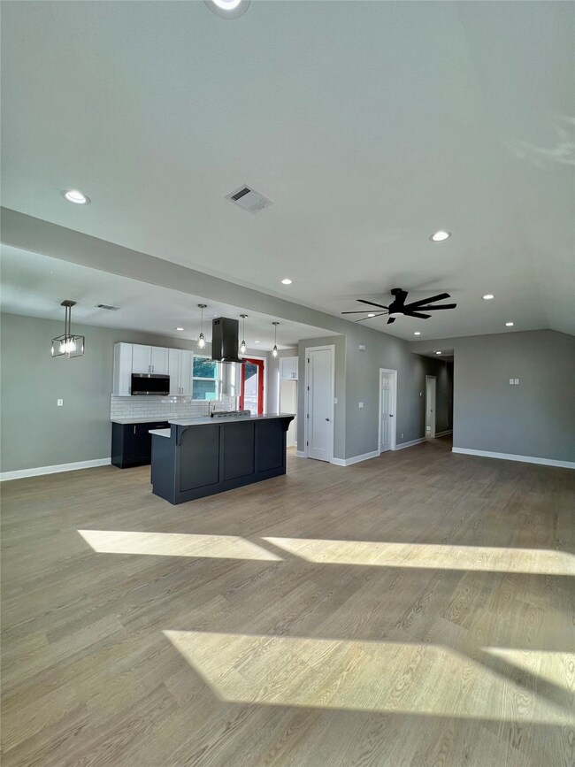 7393 Fairway Dr, Houston, TX 77087 - photo 6