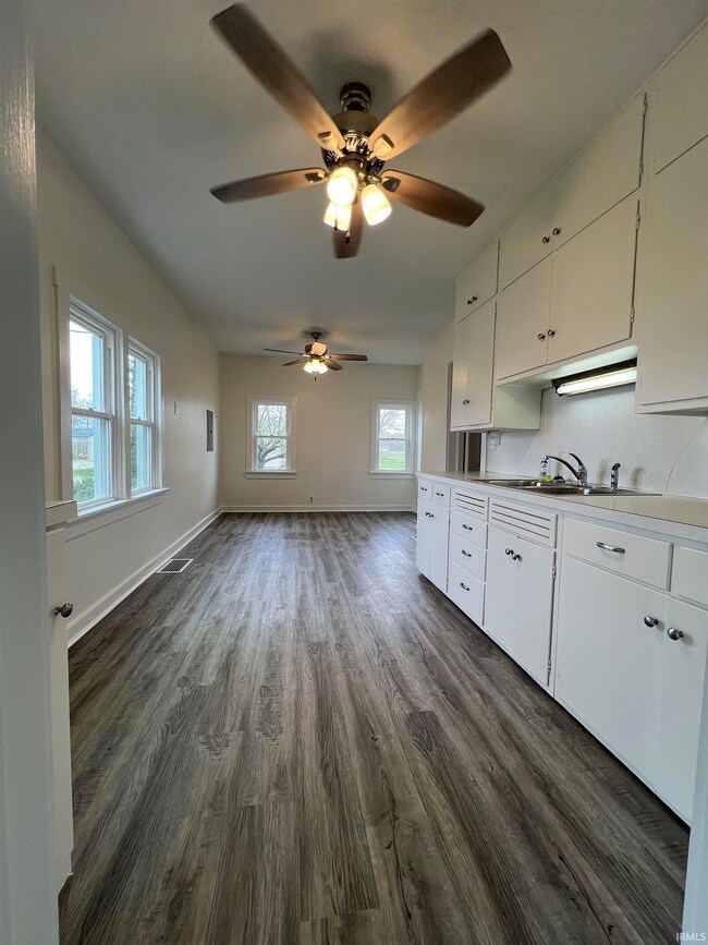 876 N Jefferson St, Berne, IN 46711 - photo 5