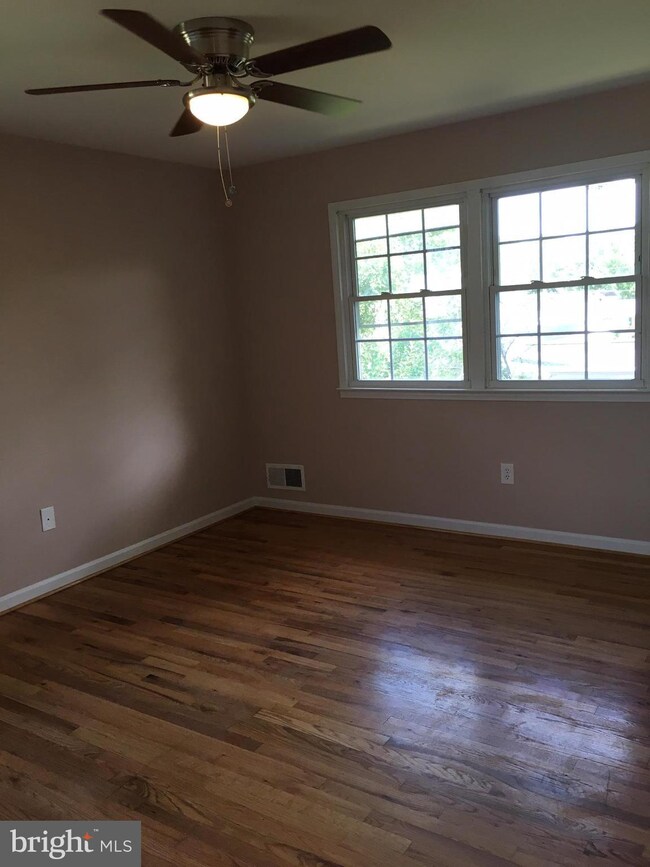 9505 Bonair Dr, Manassas, VA 20109 - photo 7